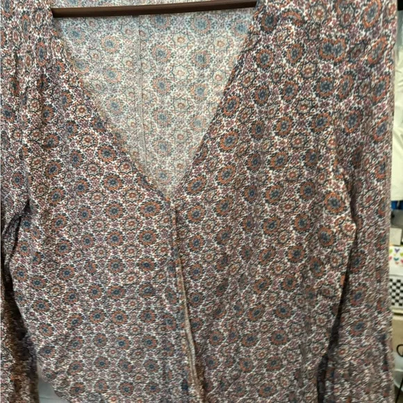 American Eagle Outfitters Women’s Multicolor Floral Blouse Size M NWOT V Neck - Picture 2 of 14